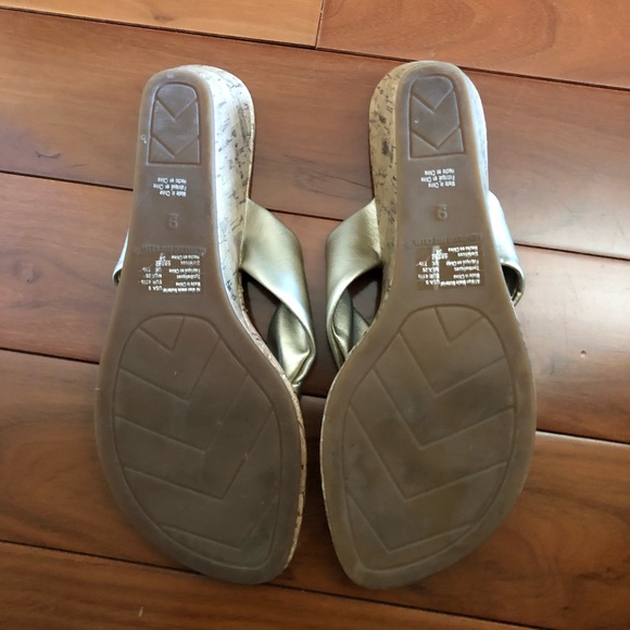 Sandals cork heel gold strap size 9 - Picture 4 of 5
